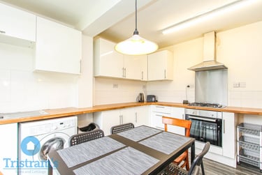 3 bed house, Manton Crescent, Lenton Abbey, Nottingham, NG92GF - Image 4
