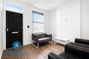 2 bed house, Russell Road, Forest Fields, Nottingham, NG76GW - Image 2