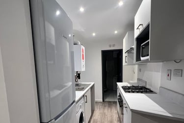 2 bed house, Russell Road, Forest Fields, Nottingham, NG76GW - Image 2