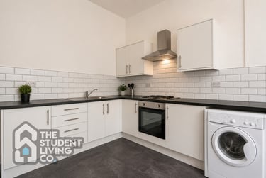 9 bed house, Brunel Terrace, Radford, Nottingham, NG71NJ - Image 2