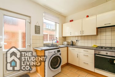 5 bed house, Radcliffe Mount, West Bridgford, Nottingham, NG25FY - Image 2