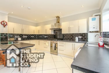 6 bed house, City Road, Dunkirk, Nottingham, NG72JL - Image 2