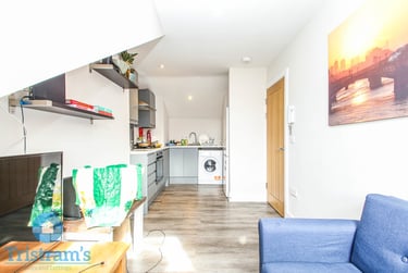2 bed flat, Derby Road, Arboretum, Nottingham, NG15BB - Image 3