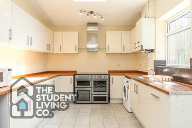 7 bed house, Albert Grove, Radford, Nottingham, NG71PA - Image 2