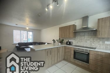 6 bed house, Francis Street, Radford, Nottingham, NG74GB - Image 1