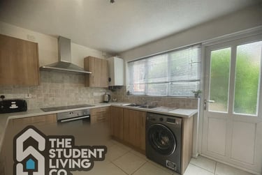 6 bed house, Francis Street, Radford, Nottingham, NG74GB - Image 2