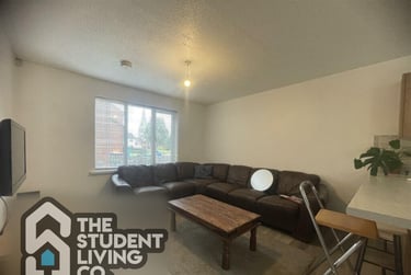 6 bed house, Francis Street, Radford, Nottingham, NG74GB - Image 3