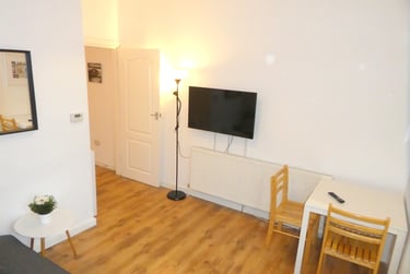 1 bed flat, Everett Road, Withington, Manchester, M203DZ - Image 2