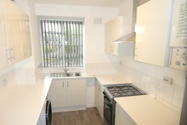 2 bed flat, Wilmslow Road, Didsbury, Manchester, M202RH - Image 3