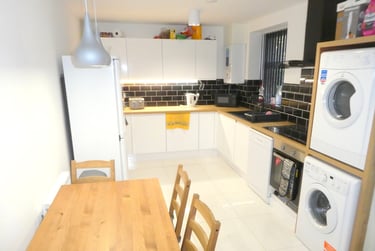 6 bed house, Monica Grove, Burnage, Manchester, M192BN - Image 2