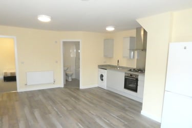 2 bed flat, Yew Tree Road, Withington, Manchester, M203FG - Image 1