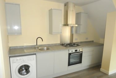 2 bed flat, Yew Tree Road, Withington, Manchester, M203FG - Image 2