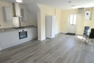 2 bed flat, Yew Tree Road, Withington, Manchester, M203FG - Image 3