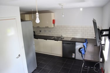 3 bed flat, Plymouth Grove, Longsight, Manchester, M130LX - Image 2