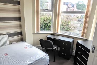6 bed house, Grecian Street North, Charlestown, Salford, M72JR - Image 3