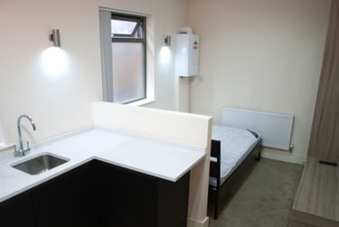 1 bed studio, Park Crescent, Victoria Park, Manchester, M145DU - Image 3