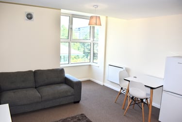 1 bed flat, Brindley Road, Manchester, M169HW - Image 1