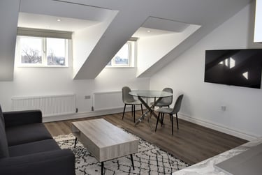 1 bed flat, Wilmslow Road, Withington, Manchester, M203BW - Image 1