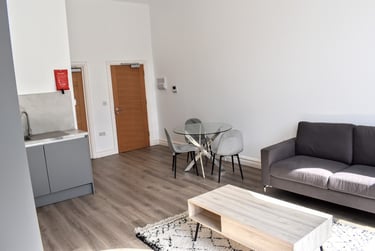 1 bed flat, Wilmslow Road, Withington, Manchester, M203BW - Image 3