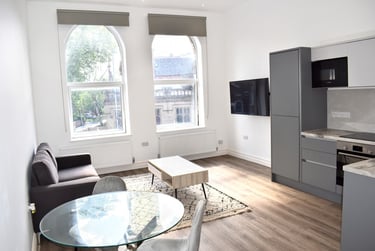1 bed flat, Wilmslow Road, Withington, Manchester, M203BW - Image 1