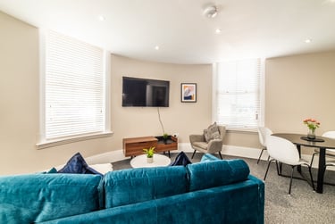 3 bed flat, Derby Road, Nottingham, NG15FG - Image 1