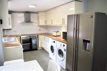 7 bed house, Moseley Road, Fallowfield, Manchester, M146PB - Image 1