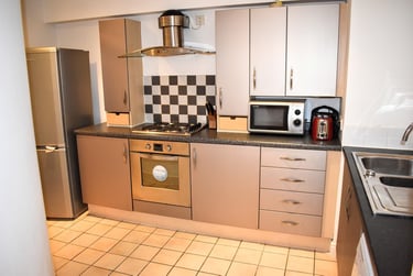 1 bed flat, Whitworth Street West, Chorlton on Medlock, Manchester, M15EA - Image 5