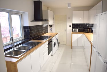5 bed house, Monica Grove, Burnage, Manchester, M192BW - Image 1