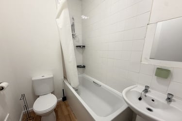 1 bed flat, Stockport Road, Burnage, Manchester, M192TJ - Image 3