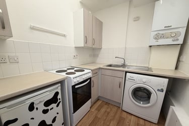 1 bed flat, Stockport Road, Burnage, Manchester, M192TJ - Image 2