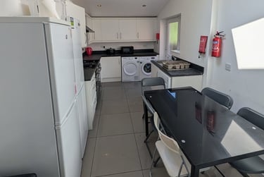 5 bed house, Furness Road, Fallowfield, Manchester, M146LX - Image 2