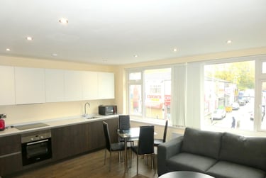 4 bed flat, Aspinall Street, Rusholme, Manchester, M145UD - Image 1