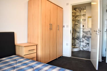 3 bed flat, Plymouth Grove, Longsight, Manchester, M130LX - Image 1