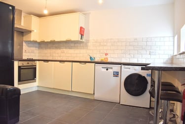 3 bed flat, Plymouth Grove, Longsight, Manchester, M130LX - Image 5