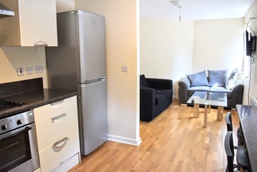 4 bed flat, Plymouth Grove, Longsight, Manchester, M130LX - Image 1