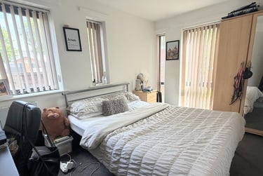 4 bed flat, Plymouth Grove, Longsight, Manchester, M130LX - Image 1