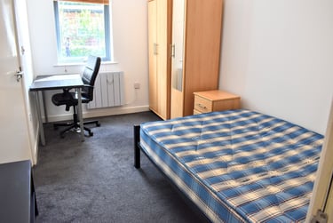 4 bed flat, Plymouth Grove, Longsight, Manchester, M130LX - Image 2