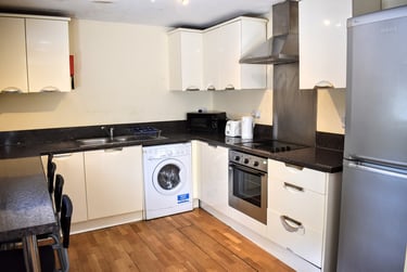 4 bed flat, Plymouth Grove, Longsight, Manchester, M130LX - Image 10