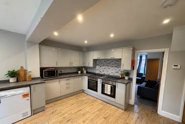 7 bed house, Ingleborough Avenue, Tang Hall, York, YO103SA - Image 1