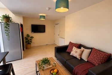 9 bed house, Green Dykes Lane, Layerthorpe, York, YO103HB - Image 2