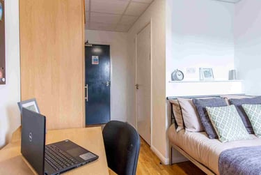 Gold Ensuite - Image 1