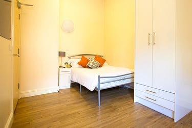 Gold 1 Bed Apartment - Image 1