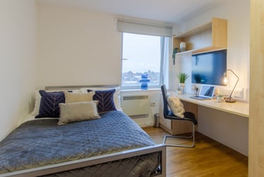 Silver Ensuite - Image 1