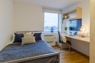 Bronze Plus 6-7 Bed Room - Image 1