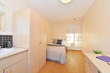 Gold XL Room - Image 1