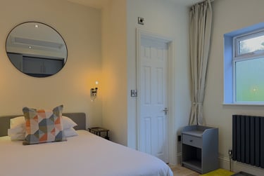 Room 5 at Melbury Rooms & Studios, 4 Queens Crescent, City Centre, Exeter, EX46AY - Image 1
