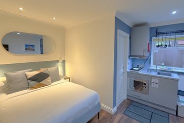 Studio 9 at Melbury Rooms & Studios, 4 Queens Crescent, City Centre, Exeter, EX46AY - Image 1