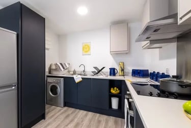 Silver En Suite - Image 7