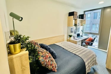 Silver En Suite High Floor at Redgate, Traffic Street, Castle Boulevard, Nottingham, NG21NE - Image 1