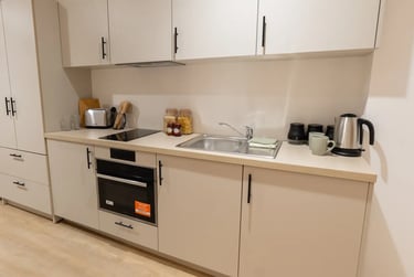 Penthouse Luxe Studio at Telephone House, 15 West Bell Street, Near University, Dundee, DD11AD - Image 4